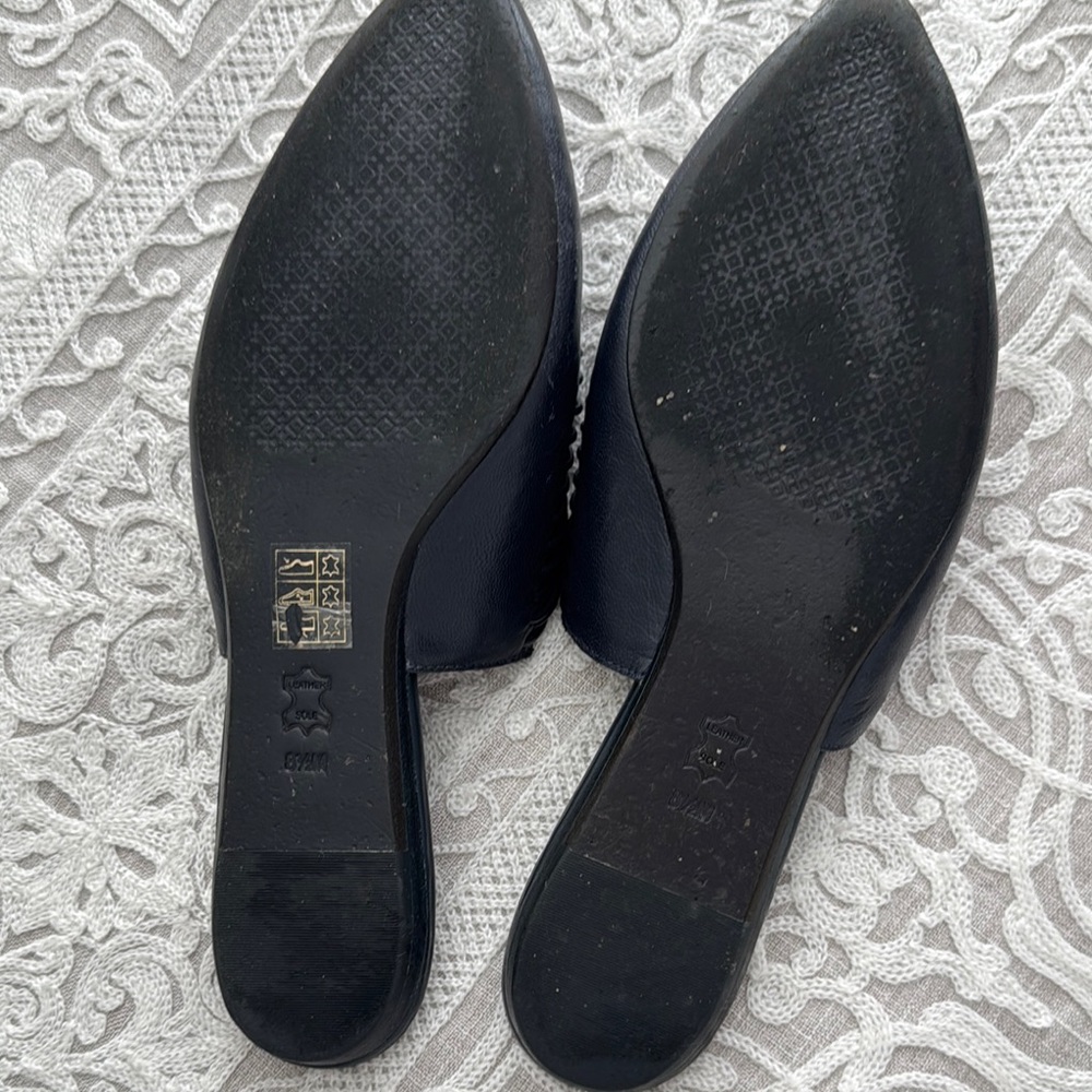 Tory Burch Black Mules with Ribbed Texture - Picture 3 of 6